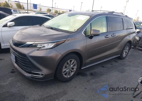 2021 Toyota Sienna Xle z USA, uszkodzony, nr VIN 5TDJSKFC9MS012324